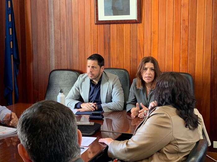 El alcalde y la alcaldesa, en una reunión celebrada días atrás (Foto TA)